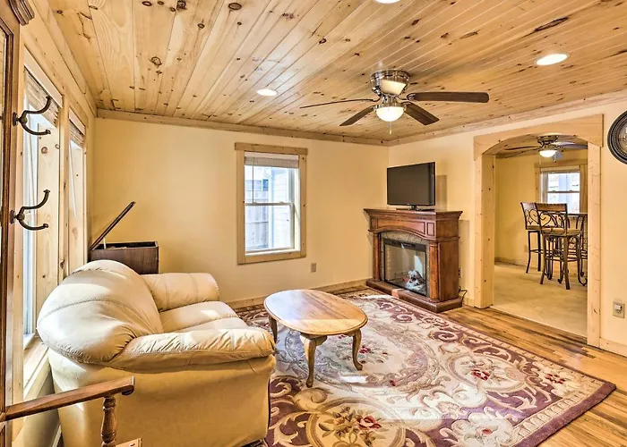 Quaint Appalachian Getaway About 2 Mi To Boone!